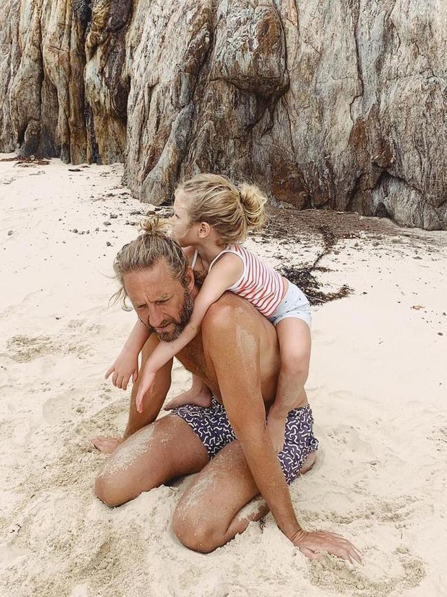 Hemmes hits the beach with daughter Alexa.