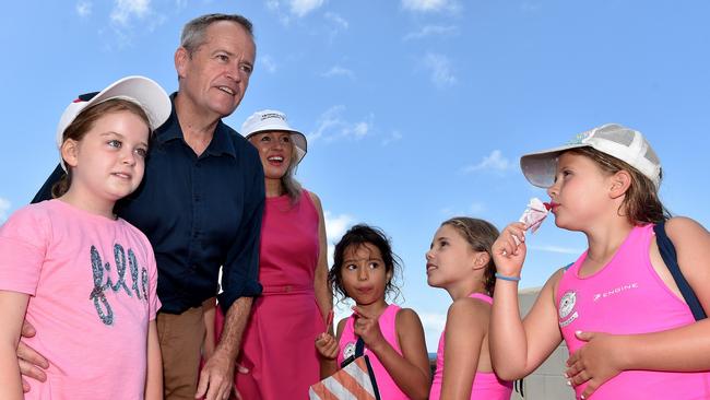 Federal Labor leader Bill Shorten, his wife Chloe (centre left) and daughter Clementine (left) meets Caloundra nippers (L-R) Isabella Schwedes, Bonnie Attwood and Eve Atwood.