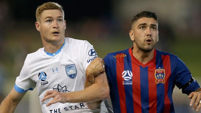 Dimitri Petratos contests the ball with Harry Van Der Saag in an A-League match.