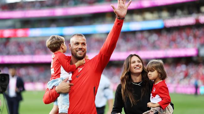 Lance Franklin farewells the crowd with his wife Jesinta and children during a lap of honour at the Sydney Cricket Ground. Photo by Matt King/Getty.