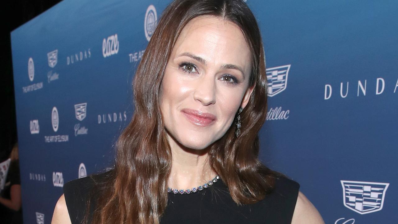 Jennifer Garner posts ripped underwear 10-year challenge Instagram ...