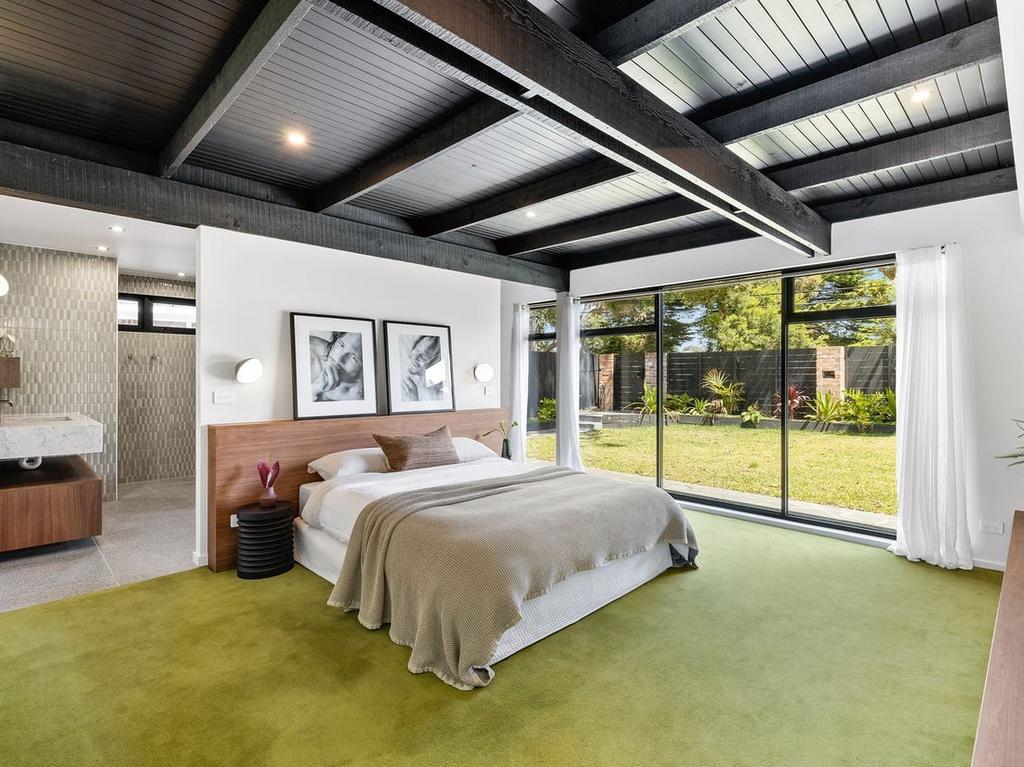 The couple will pay their former builder a substantial sum to settle a case against them, after they refused to pay a $108k bill on their renovation project.