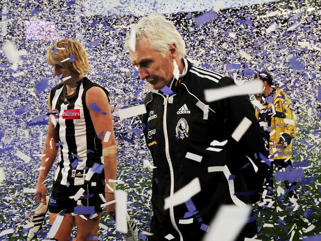 2011 Grand Final. Geelong v Collingwood. MCG. Dale Thomas and Mick Malthouse walks past Geelong as they celebrate.