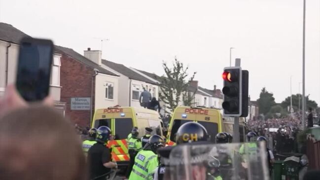 Anti-Muslim protesters clash with police in Southport