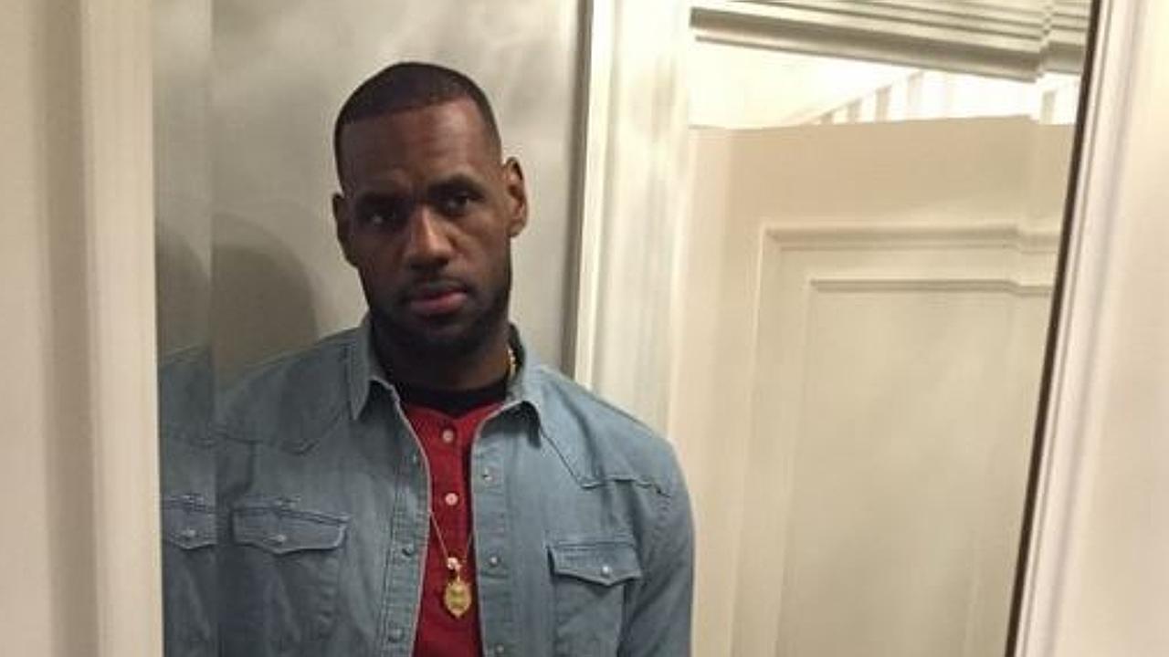 Lebron James Sad Mirror Selfie Mocked On Internet Daily Telegraph