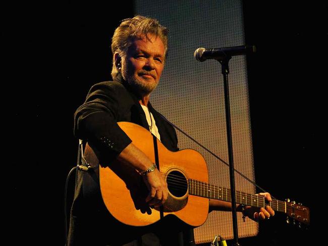 John Mellencamp was not happy with Perso’s line of questioning.