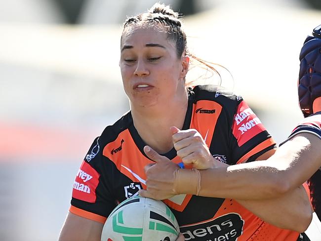 BRISBANE, AUSTRALIA - AUGUST 12: Kezie Apps of the Wests Tigers in action during the round four NRLW match between North Queensland Cowboys and Wests Tigers at Totally Workwear Stadium, on August 12, 2023, in Brisbane, Australia. (Photo by Albert Perez/Getty Images)