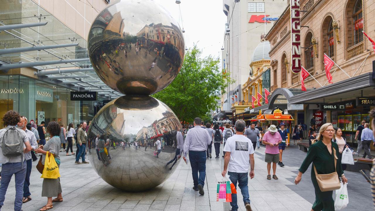 Shopper at Rundle Mall. Picture: NCA NewsWire / Brenton Edwards