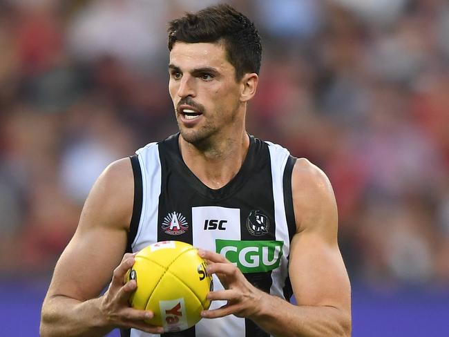 Scott Pendlebury of the Magpies is seen in action during the Round 6 AFL match between the Essendon Bombers and the Collingwood Magpies at the MCG in Melbourne, Thursday, April 25, 2019. (AAP Image/Julian Smith) NO ARCHIVING, EDITORIAL USE ONLY