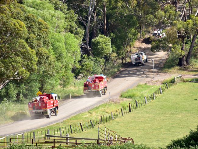 CFA crews heading to fight a bushfire burning near Buninyong. Picture: AAP Photo/Brendan McCarthy