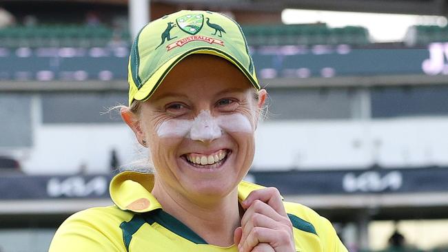 LONDON, ENGLAND - JULY 05: Alyssa Healy, Captain of Australia looks on after the coin toss ahead of the Women's Ashes 2nd Vitality IT20 match between England and Australia at The Kia Oval on July 05, 2023 in London, England. (Photo by Warren Little/Getty Images)