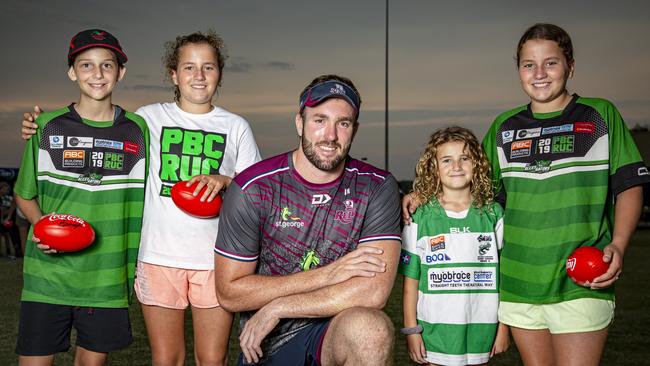 Queensland Reds lock Izack Rodda with PBC Alleygators juniors at the Queensland Reds fan day. Picture: Brendan Hertel/QRU