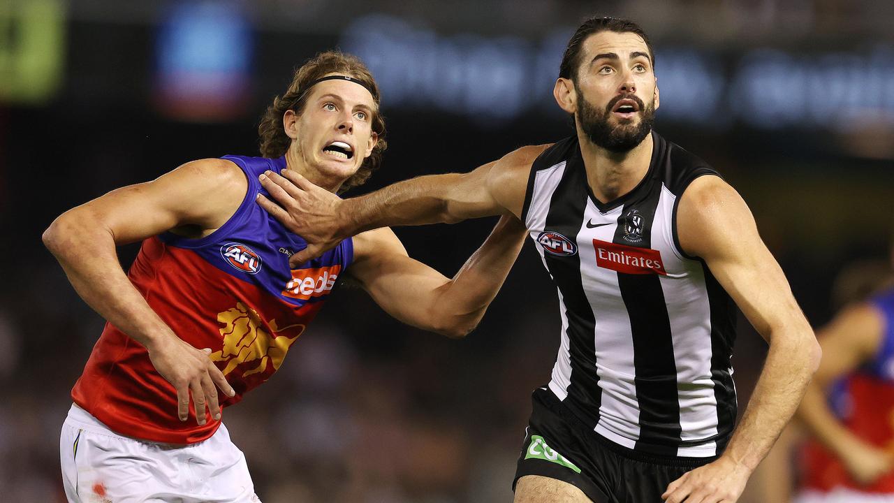 Tom Fullarton rucks against Brodie Grundy – now he’s come in to replace him at the Dees. Pic: Michael Klein