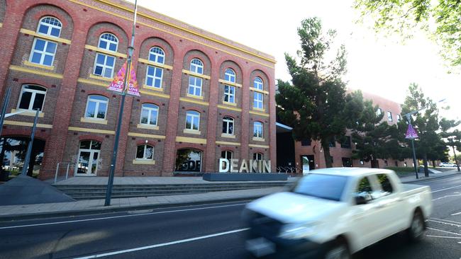 Visitors to Deakin University will need to be fully vaccinated from November 5. Picture: Mitch Bear