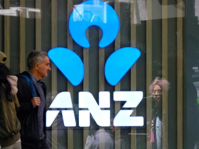 MELBOURNE AUSTRALIA - NewsWire Photos OCTOBER 29, 2024: Photo of people at a the ANZ  Bank.Picture: NewsWire / Luis Enrique Ascui
