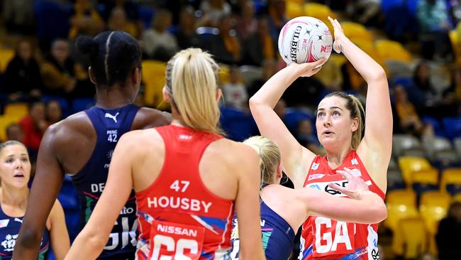 SUNSHINE COAST, AUSTRALIA – SEPTEMBER 08: Sophie Garbin of the Swifts shoots during the round 11 Super Netball match between the NSW Swifts and the Melbourne Vixens at University of Sunshine Coast Stadium on September 08, 2020 in Sunshine Coast, Australia. (Photo by Bradley Kanaris/Getty Images)