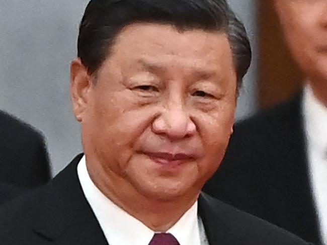 Chinese President Xi Jinping (C) arrives with Premier Li Keqiang (L) for a reception at the Great Hall of the People on the eve of China's National Day on September 30, 2021. (Photo by GREG BAKER / AFP)