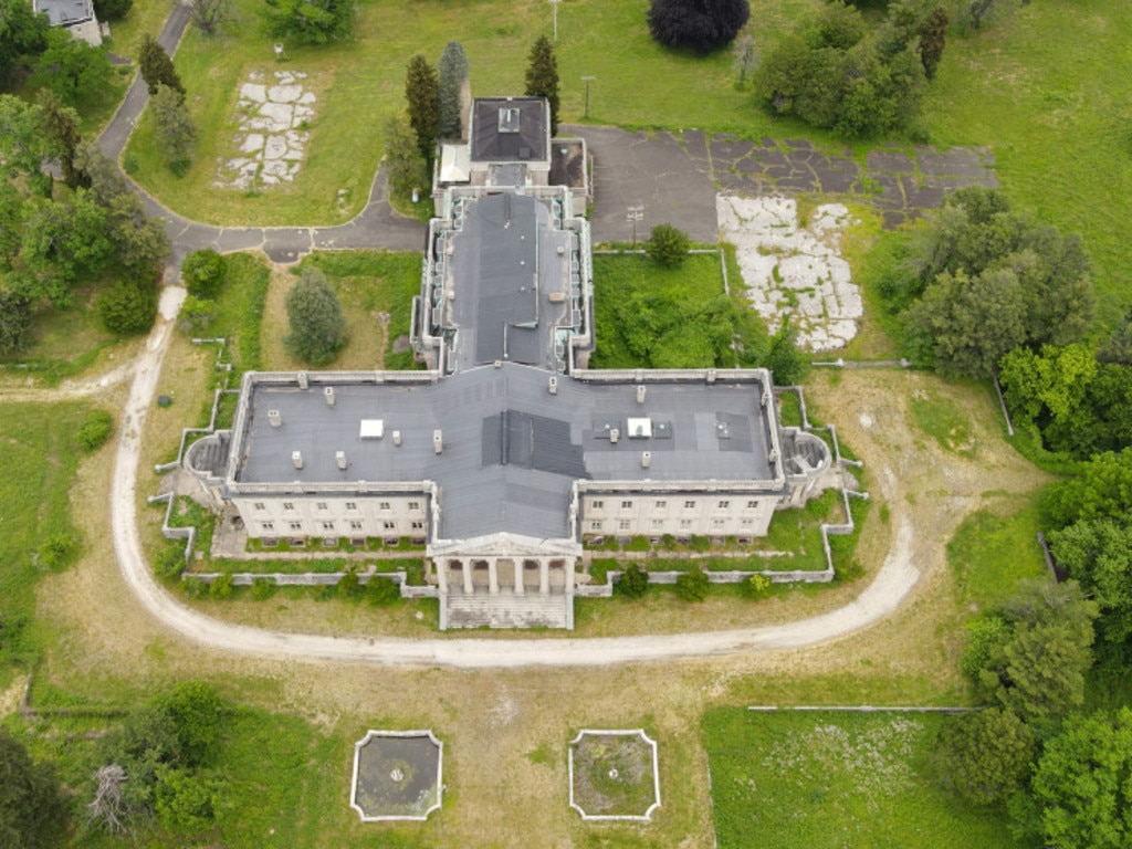 The estate is said to have played host to Spanish royalty, the Crown Prince of Sweden and the Grand Duchess Maria of Russia. Picture: Abandoned southeast/mediadrumworld/Australscope