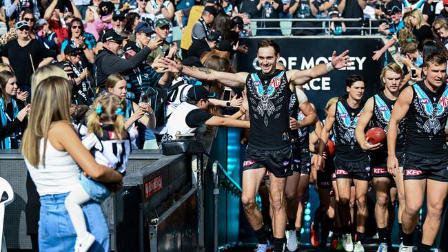 Jeremy Finlayson meets wife Kellie and daughter Sophia before running through the banner at Adelaide Oval. Picture: Mark Brake/Getty Images