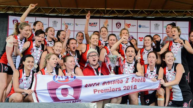 Suns QW Winter Series squad member Mary Ross (back row, third from left) after winning the 2018 QWFA Division 2 South competition with Morningside. Picture credit: AFLQ