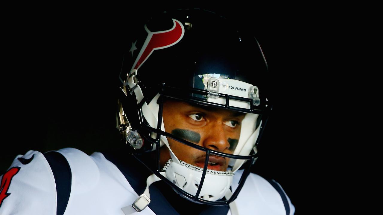 PHILADELPHIA, PA - DECEMBER 23: Quarterback Deshaun Watson #4 of the Houston Texans takes the field for warmups before playing against the Philadelphia Eagles at Lincoln Financial Field on December 23, 2018 in Philadelphia, Pennsylvania. (Photo by Mitchell Leff/Getty Images)