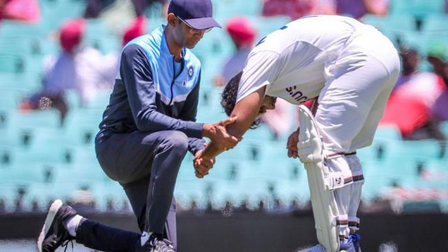 A Pat Cummins lifter left Rishabh Pant in a lot of pain.