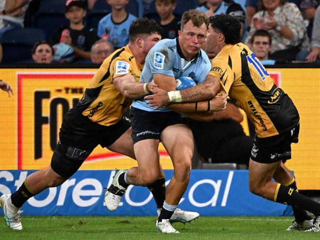 Western Force's Ben Donaldson (R) tackles Waratah's Darby Lancaster during their Super Rugby Pacific Round 4 clash. Picture: AFP