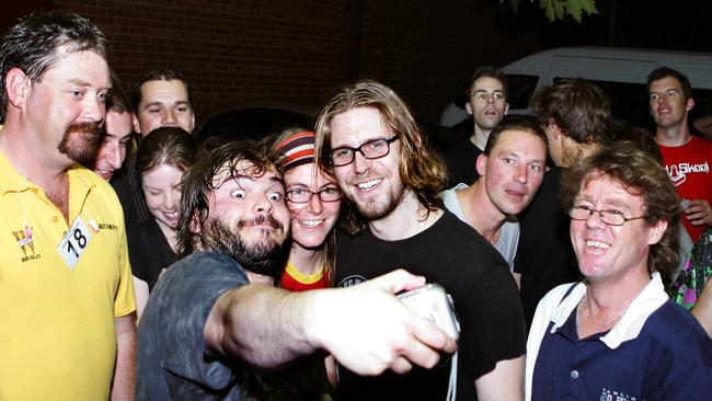 Jack Black with fans after a Tenacious D concert outside Thebarton Theatre, 2007.