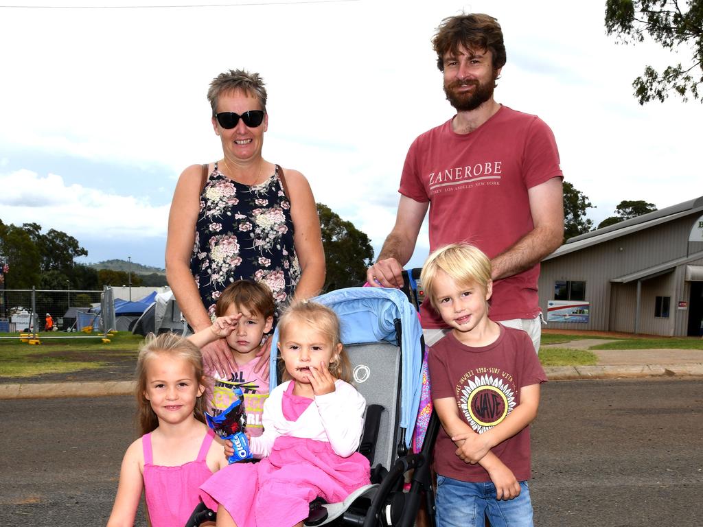 Jenny Gill and Jason Park with Jocelyn, Austin, Raegan and Blaze. Heritage Bank Toowoomba Royal Show. Saturday March 26, 2022