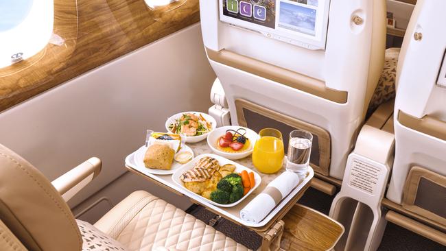 There are many good options for meals Emirates Premium Economy.