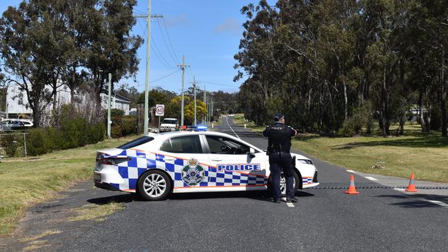 Police on scene at a dramatic siege in Bisley St, Warwick. Photo: Michael Hudson/Warwick Daily News