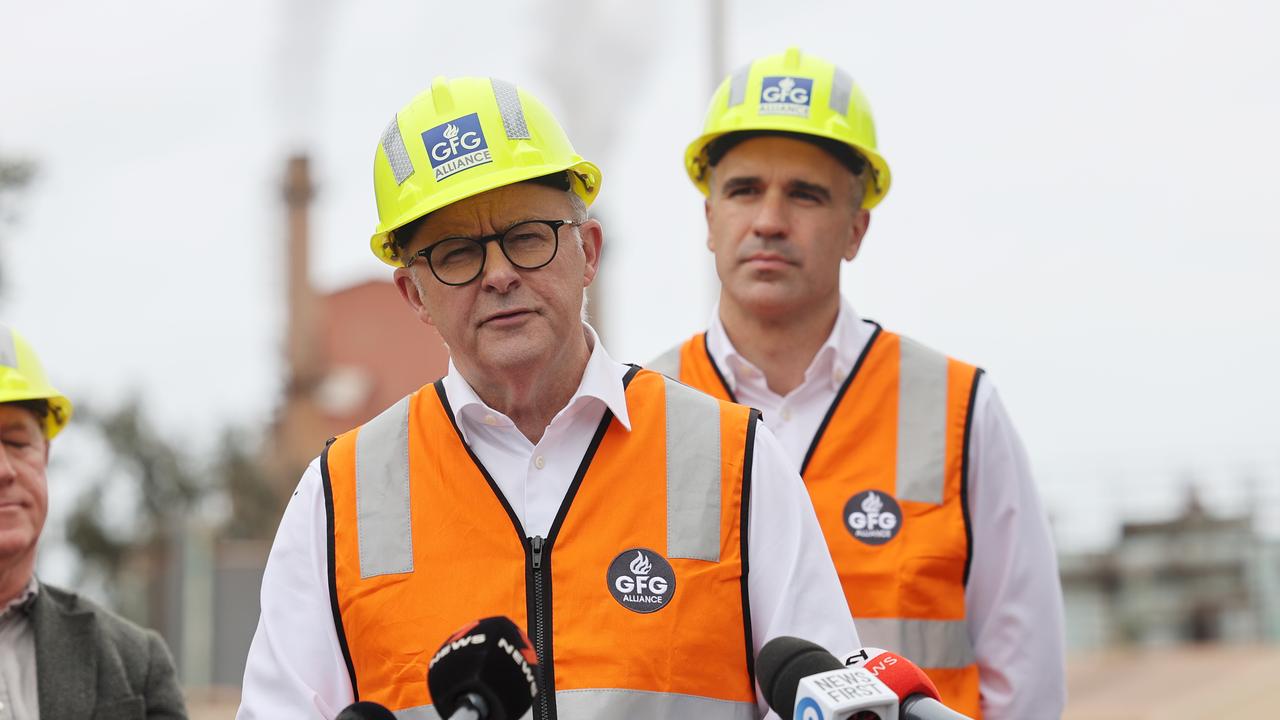 Anthony Albanese and SA premier Peter Malinauskas. Picture: NCA NewsWire / David Mariuz