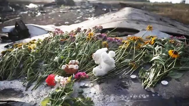 Crews clear debris and bodies from MH17 crash site