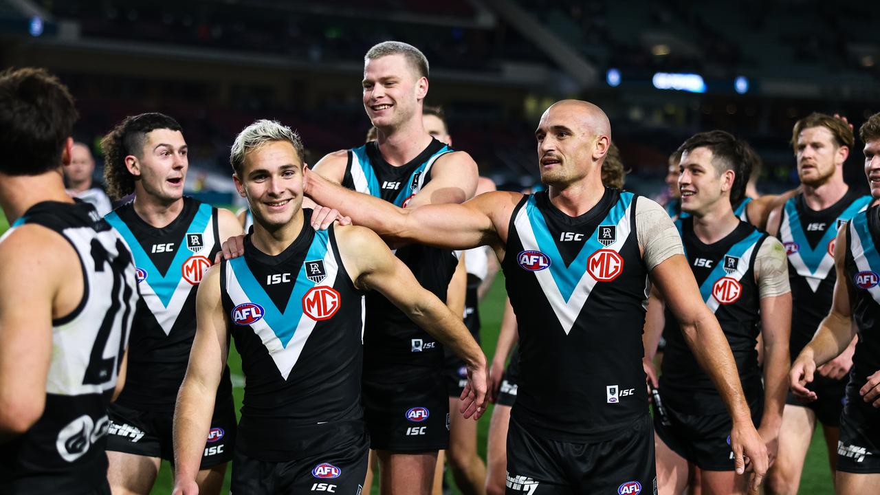 Boyd Woodcock celebrates with his teammates. Photo by Daniel Kalisz/Getty Images