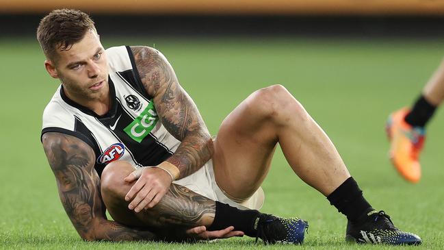 Jamie Elliott grabs at his right ankle during the second quarter. Picture: Michael Klein