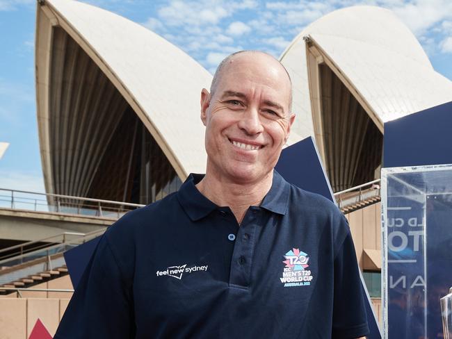 SYDNEY, AUSTRALIA - NewsWire Photos OCTOBER 4, 2022: Former Australian Cricketer, Michael Bevan and Alyssa Healy pictured at Sydney Opera House to promote the upcoming ICC MenÃs T20 World Cup tournament. Picture: NCA NewsWire / David Swift