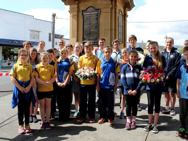 Remembrance Day 2016 at New Norfolk. Students from New Norfolk Primary School, New Norfolk High School, Fairview Primary School and Glenora District High School laid wreaths at the New Norfolk Cenotaph. Picture: DAMIAN BESTER.