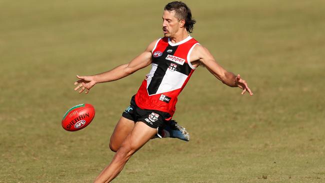 Ben Long looked at home playing off halfback for St Kilda in Round 1.