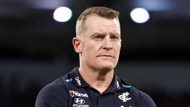 BRISBANE, AUSTRALIA - SEPTEMBER 07: Michael Voss, Senior Coach of the Blues looks on during the 2024 AFL First Elimination Final match between the Brisbane Lions and the Carlton Blues at The Gabba on September 07, 2024 in Brisbane, Australia. (Photo by Michael Willson/AFL Photos via Getty Images)