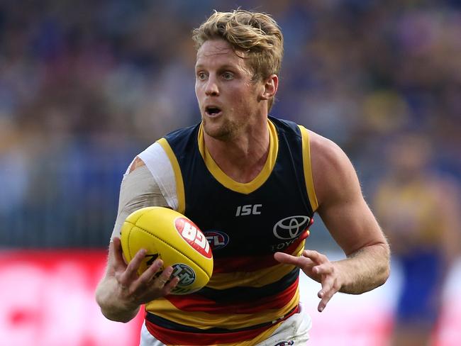 PERTH, AUSTRALIA - AUGUST 11: Rory Sloane of the Crows looks to handball during the round 21 AFL match between the West Coast Eagles and the Adelaide Crows at Optus Stadium on August 11, 2019 in Perth, Australia. (Photo by Paul Kane/Getty Images)