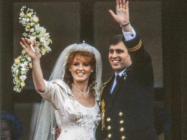 View of just-married couple Sarah, Duchess of York, and Prince Andrew, Duke of York, as they wave from the balcony of Buckingham Palace, London, England, July 23, 1986. (Photo by Derek Hudson/Getty Images)