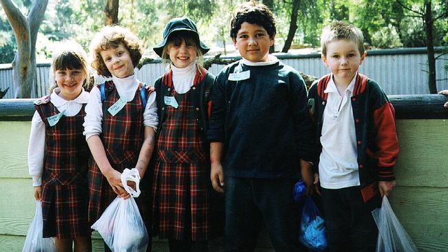 Brionna, Kirsty, Tess, Aaron and Clayton enjoy Featherdale Wildlife Park in 2006.