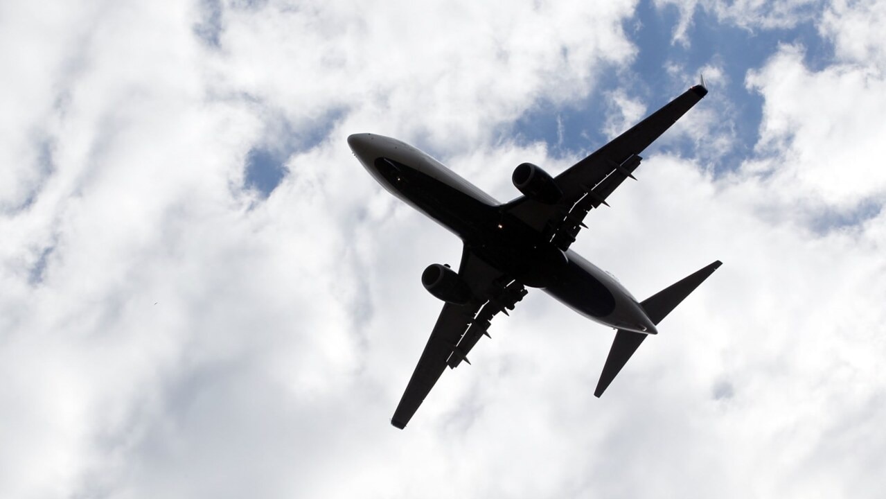 Plane lands in Istanbul without front wheels