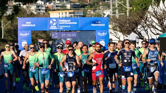 The start of the men's Age-Group Duathlon Standard race. Picture: Wagner Araujo.