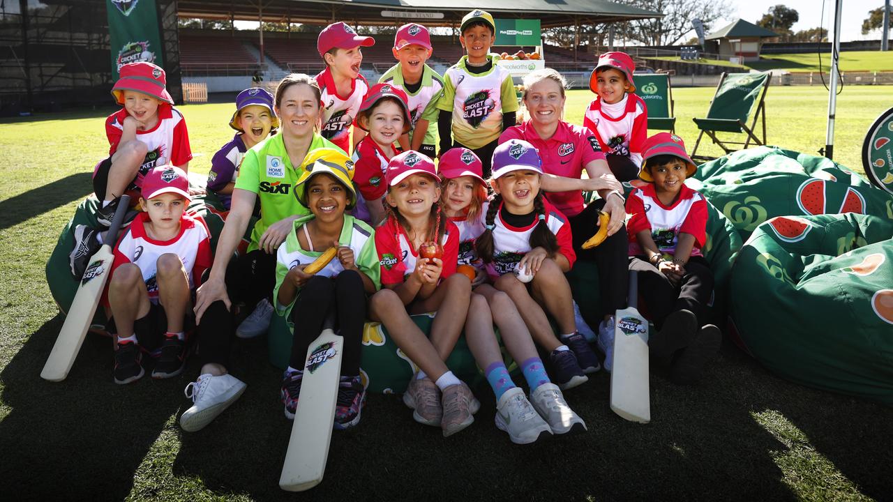 Inspiring the next generation, cricketers Rachael Haynes and Alyssa Healy are pictured with Woolworths Cricket Blast junior players on November 17 at North Sydney Oval. Picture: Phil Hillyard