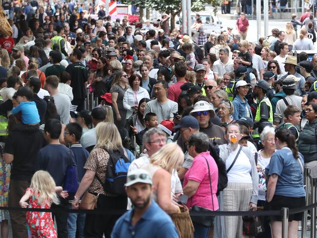 MELBOURNE, AUSTRALIA- NewsWire Photos DECEMBER 24, 2024: Last minute Christmas shopping and festivities in Melbourne CBD. Picture:  NewsWire/ David Crosling