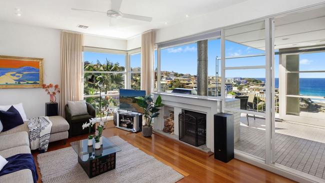 This Tamarama home failed to find a buyer and was passed in on a $9.8 million vendor bid when offered at weekend auction for the first time in 38 years.