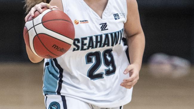 Ryiah Harry for Seahawks. Northside Wizards 2 vs North Gold Coast Seahawks White. Div 3 Gold Medal Match. Under 16 Girls State Basketball Championships. Friday, April 15, 2022. Picture: Nev Madsen.