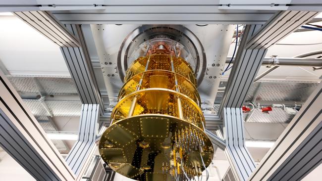 A cryostat from a quantum computer stands during a press tour of the Leibniz Computing Center. Picture: Sven Hoppe/dpa