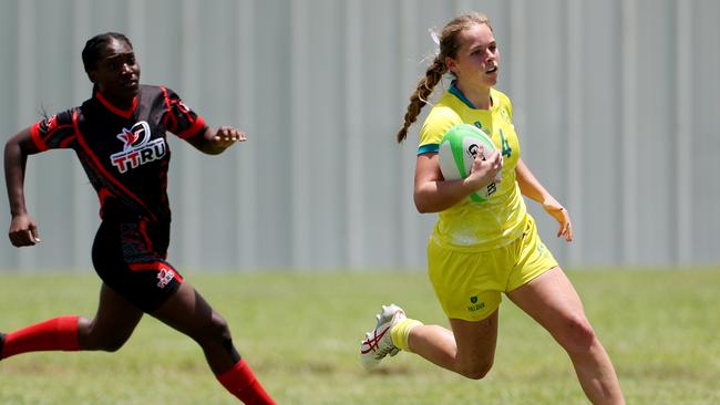 Piper Simons on the run at the Youth Commonwealth Games.